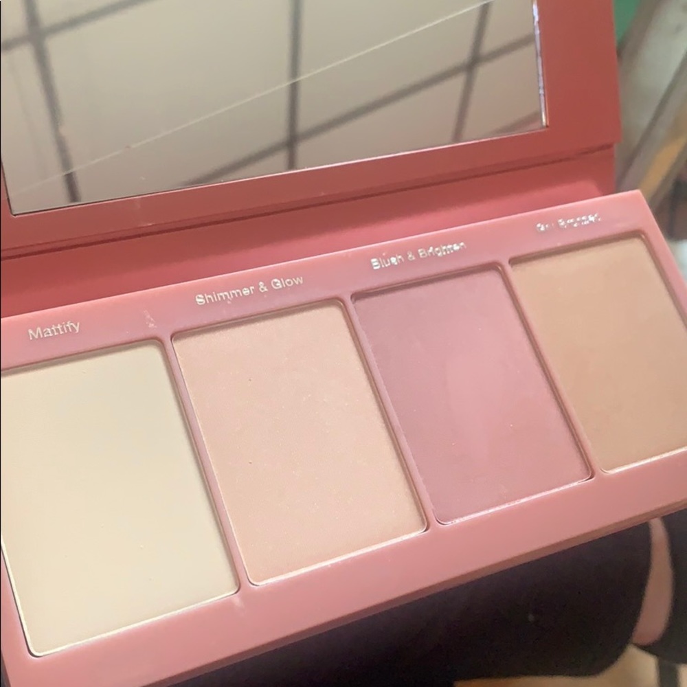 Brand new all aglow face palette Clinique